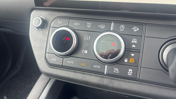 Land Rover Defender 3.0 D350 X-Dynamic HSE 110 5dr Auto Diesel Estate - Image 41